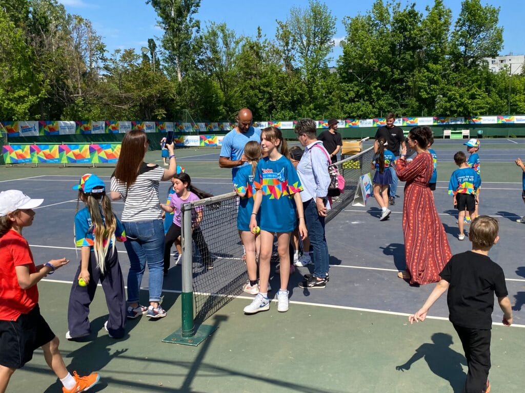 Marius Copil a fost prezent la Kids Day din cadrul Dr. Oetker Junior Trophy Marius Copil a fost prezent la Kids Day din cadrul Dr. Oetker Junior Trophy